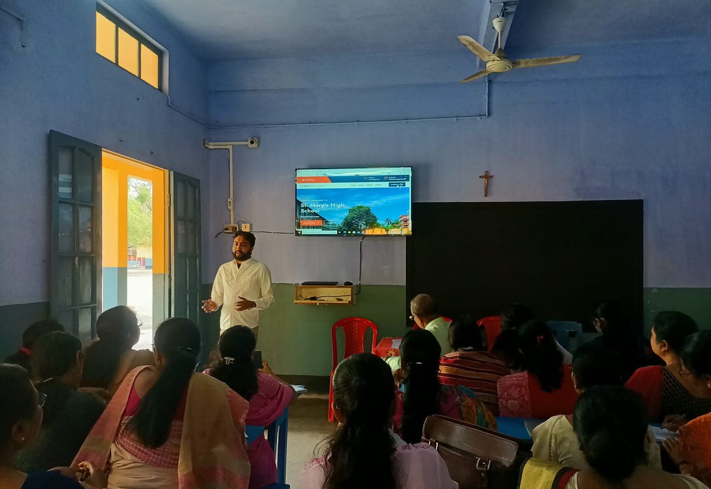 Paritosh Bag demonstrating Techimpace software to teachers at a rural school